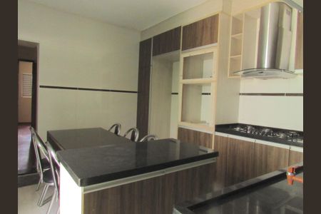 Casa para alugar com 120m², 3 quartos e 2 vagasCozinha