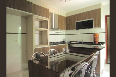 Casa para alugar com 120m², 3 quartos e 2 vagasCozinha