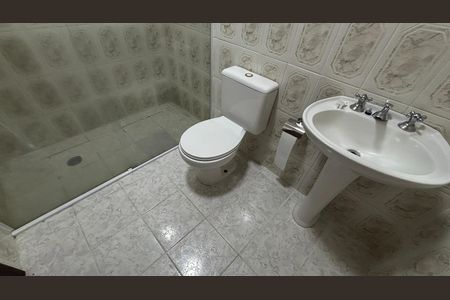 Casa para alugar com 120m², 2 quartos e 4 vagasBanheiro