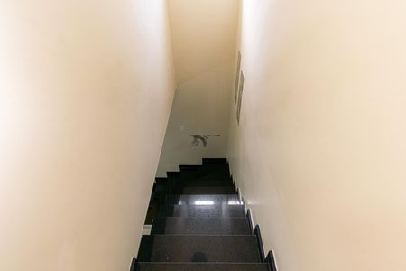 Casa para alugar com 200m², 3 quartos e 1 vagaEscada