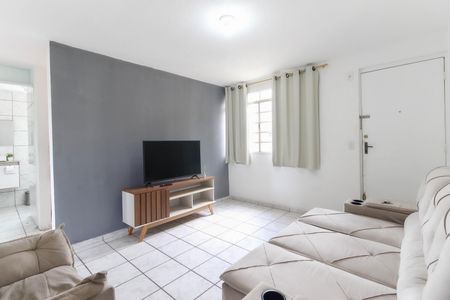 Sala de apartamento para alugar com 2 quartos, 52m² em Conjunto Residencial José Bonifácio, São Paulo