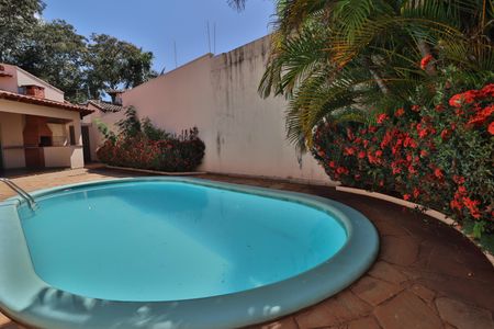 Casa para alugar com 209m², 4 quartos e 4 vagasÁrea comum - Piscina