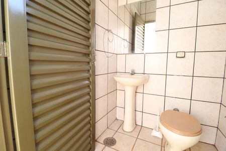 Casa para alugar com 209m², 4 quartos e 4 vagasBanheiro da Piscina