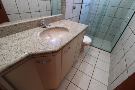 Casa para alugar com 209m², 4 quartos e 4 vagasBanheiro da Suíte 2