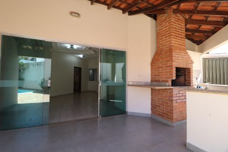 Casa para alugar com 209m², 4 quartos e 4 vagasÁrea Externa