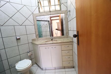 Casa para alugar com 209m², 4 quartos e 4 vagasBanheiro Social