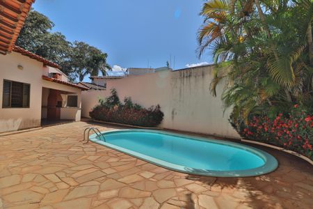 Casa para alugar com 209m², 4 quartos e 4 vagasÁrea comum - Piscina