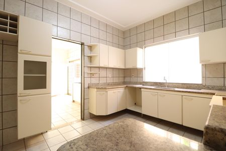 Casa para alugar com 209m², 4 quartos e 4 vagasCozinha