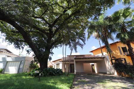 Casa para alugar com 209m², 4 quartos e 4 vagasFachada