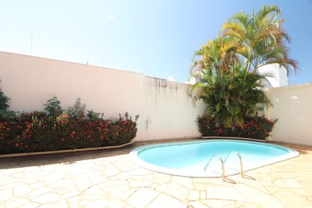 Casa para alugar com 209m², 4 quartos e 4 vagasÁrea comum - Piscina