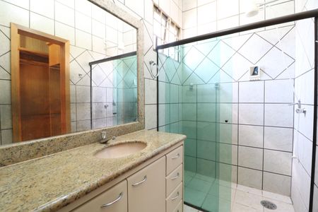 Casa para alugar com 209m², 4 quartos e 4 vagasBanheiro da Suíte 1