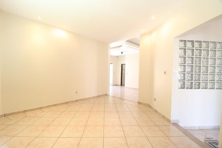 Casa para alugar com 209m², 4 quartos e 4 vagasSala