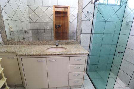 Casa para alugar com 209m², 4 quartos e 4 vagasBanheiro da Suíte 1