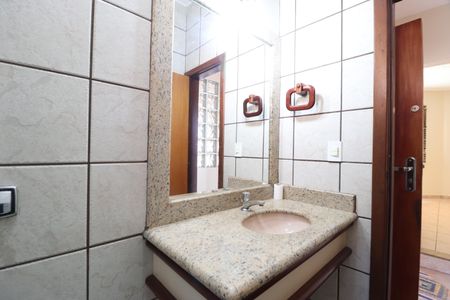 Casa para alugar com 209m², 4 quartos e 4 vagasLavabo