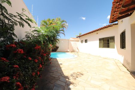 Casa para alugar com 209m², 4 quartos e 4 vagasÁrea comum - Piscina