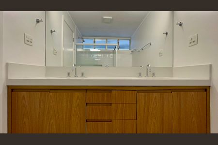 Apartamento à venda com 120m², 2 quartos e 1 vagaBanheiro da Suíte