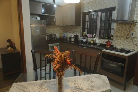 Casa de condomínio à venda com 108m², 3 quartos e 2 vagasCozinha