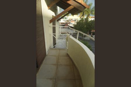 Casa de condomínio à venda com 108m², 3 quartos e 2 vagasÁrea externa