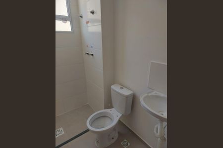 Banheiro de apartamento para alugar com 2 quartos, 40m² em Maria Augusta, Itaquaquecetuba
