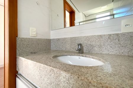 Apartamento para alugar com 210m², 4 quartos e 5 vagasBanheiro da Suíte 1