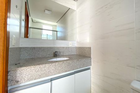 Apartamento para alugar com 210m², 4 quartos e 5 vagasBanheiro da Suíte 1