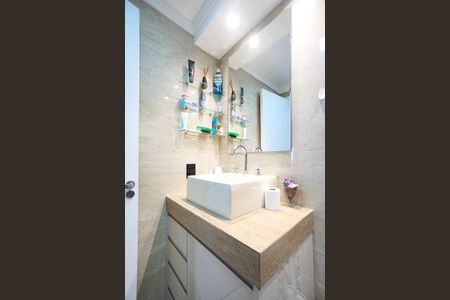 Apartamento à venda com 75m², 2 quartos e 1 vaga Apartamento à venda com 75m², 2 quartos e 1 vagaBanheiro social