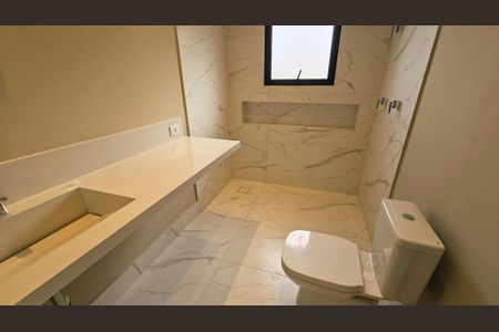 Casa de condomínio à venda com 260m², 3 quartos e 4 vagas Casa de condomínio à venda com 260m², 3 quartos e 4 vagasBanheiro da Suíte 3