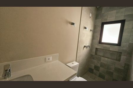 Casa de condomínio à venda com 260m², 3 quartos e 4 vagasBanheiro da Suíte 2