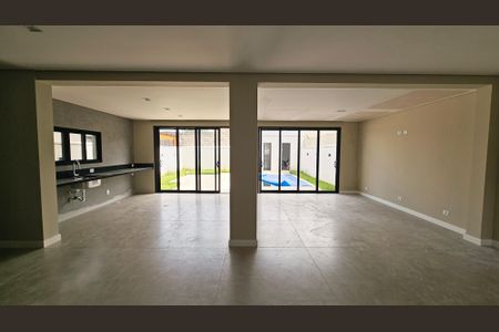 Casa de condomínio à venda com 260m², 3 quartos e 4 vagas Casa de condomínio à venda com 260m², 3 quartos e 4 vagasSala/Cozinha