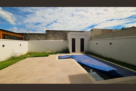 Casa de condomínio à venda com 260m², 3 quartos e 4 vagasPiscina