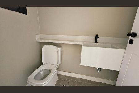 Casa de condomínio à venda com 260m², 3 quartos e 4 vagas Casa de condomínio à venda com 260m², 3 quartos e 4 vagasLavabo