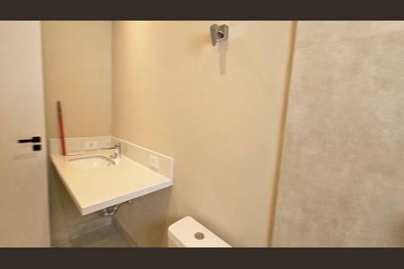 Casa de condomínio à venda com 260m², 3 quartos e 4 vagasBanheiro da Suíte 2