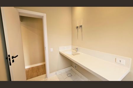 Casa de condomínio à venda com 260m², 3 quartos e 4 vagas Casa de condomínio à venda com 260m², 3 quartos e 4 vagasBanheiro da Suíte 3