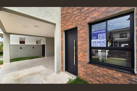 Casa de condomínio à venda com 260m², 3 quartos e 4 vagas Casa de condomínio à venda com 260m², 3 quartos e 4 vagasPlaca