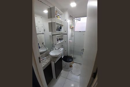 Banheiro  de apartamento para alugar com 2 quartos, 59m² em Cristal, Porto Alegre