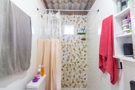 Casa à venda com 50m², 3 quartos e 1 vaga Casa à venda com 50m², 3 quartos e 1 vagaBanheiro