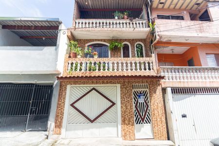 Casa à venda com 50m², 3 quartos e 1 vaga Casa à venda com 50m², 3 quartos e 1 vagaFachada