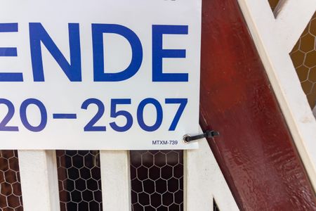 Casa à venda com 50m², 3 quartos e 1 vaga Casa à venda com 50m², 3 quartos e 1 vagaCode