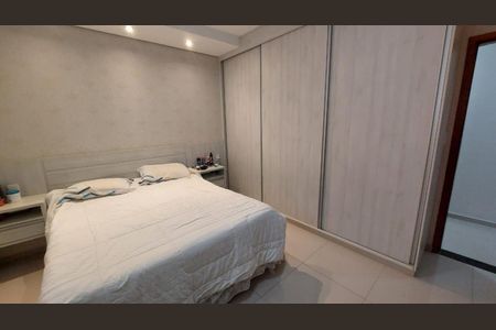 Quarto 2 de casa para alugar com 3 quartos, 360m² em Santa Mônica, Uberlândia