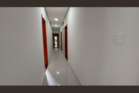 Casa para alugar com 360m², 3 quartos e 4 vagasCorredor interno