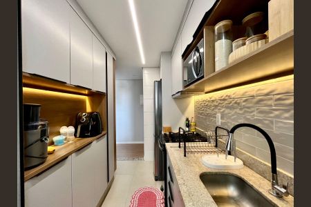 Apartamento à venda com 57m², 2 quartos e 1 vaga Apartamento à venda com 57m², 2 quartos e 1 vagaCozinha e Área de Serviço