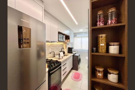 Apartamento à venda com 57m², 2 quartos e 1 vaga Apartamento à venda com 57m², 2 quartos e 1 vagaCozinha e Área de Serviço