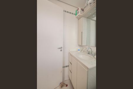 Apartamento à venda com 67m², 2 quartos e 2 vagas Apartamento à venda com 67m², 2 quartos e 2 vagasBanheiro da Suíte