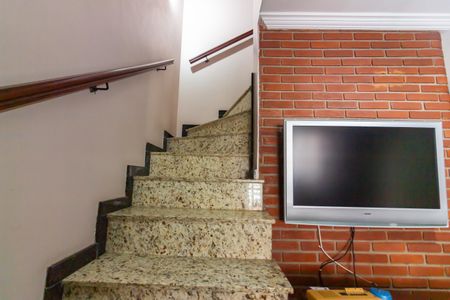 Casa de condomínio à venda com 150m², 2 quartos e 2 vagas Casa de condomínio à venda com 150m², 2 quartos e 2 vagasEscada