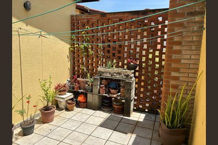 Casa à venda com 500m², 3 quartos e 3 vagas Casa à venda com 500m², 3 quartos e 3 vagasÁrea externa