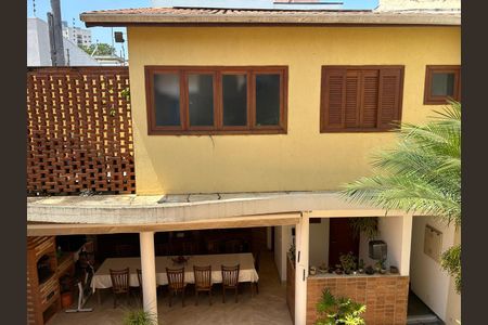 Casa à venda com 500m², 3 quartos e 3 vagas Casa à venda com 500m², 3 quartos e 3 vagasÁrea externa