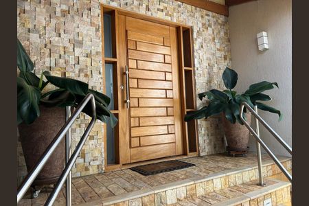 Casa à venda com 500m², 3 quartos e 3 vagas Casa à venda com 500m², 3 quartos e 3 vagasÁrea externa