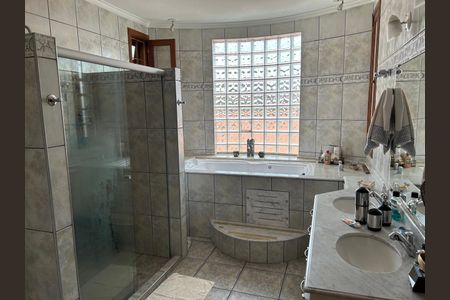 Casa à venda com 500m², 3 quartos e 3 vagas Casa à venda com 500m², 3 quartos e 3 vagasBanheiro