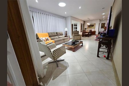 Casa à venda com 4 quartos, 230m² em Brooklin, São Paulo