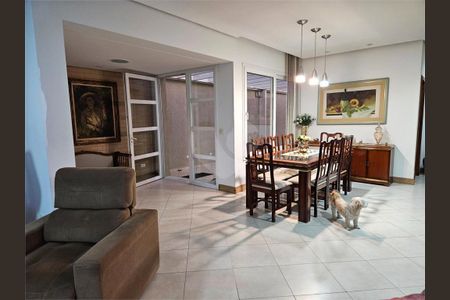 Casa à venda com 4 quartos, 230m² em Brooklin, São Paulo